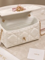Miss Dior white-spun pink handle bow bag